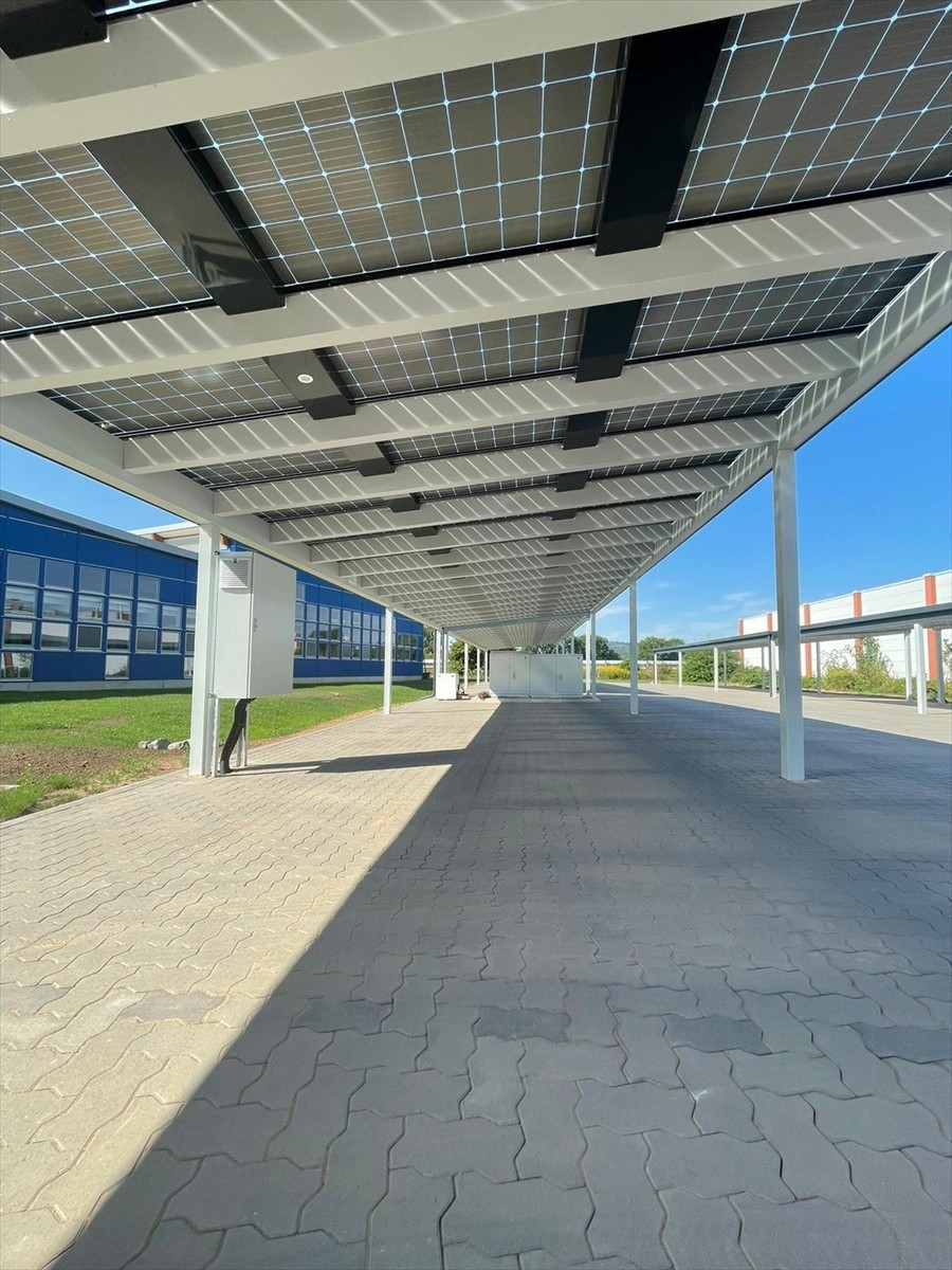 Kırklareli'nin Lüleburgaz ilçesinde Teknopark desteğiyle geliştirilen, solar panel sistemli ve...