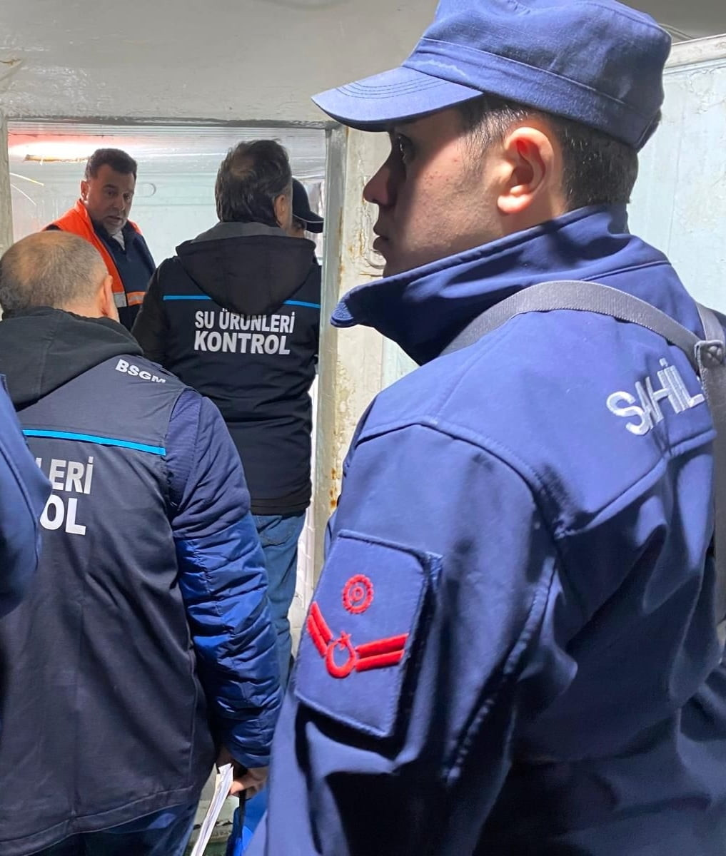 Kırklareli'nin Vize ilçesine bağlı Kıyıköy beldesinde yasal boy sınırı altında satışa sunulduğu...