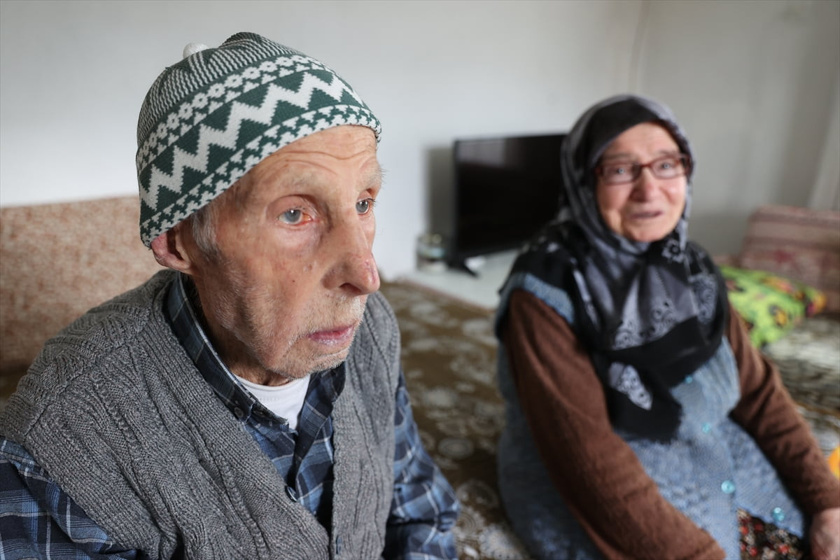 Kırklareli’nde 1956 yılında evlenen Hasan ve Ayşe Kalyoncu çiftinin 70 yıllık evlilikleri...