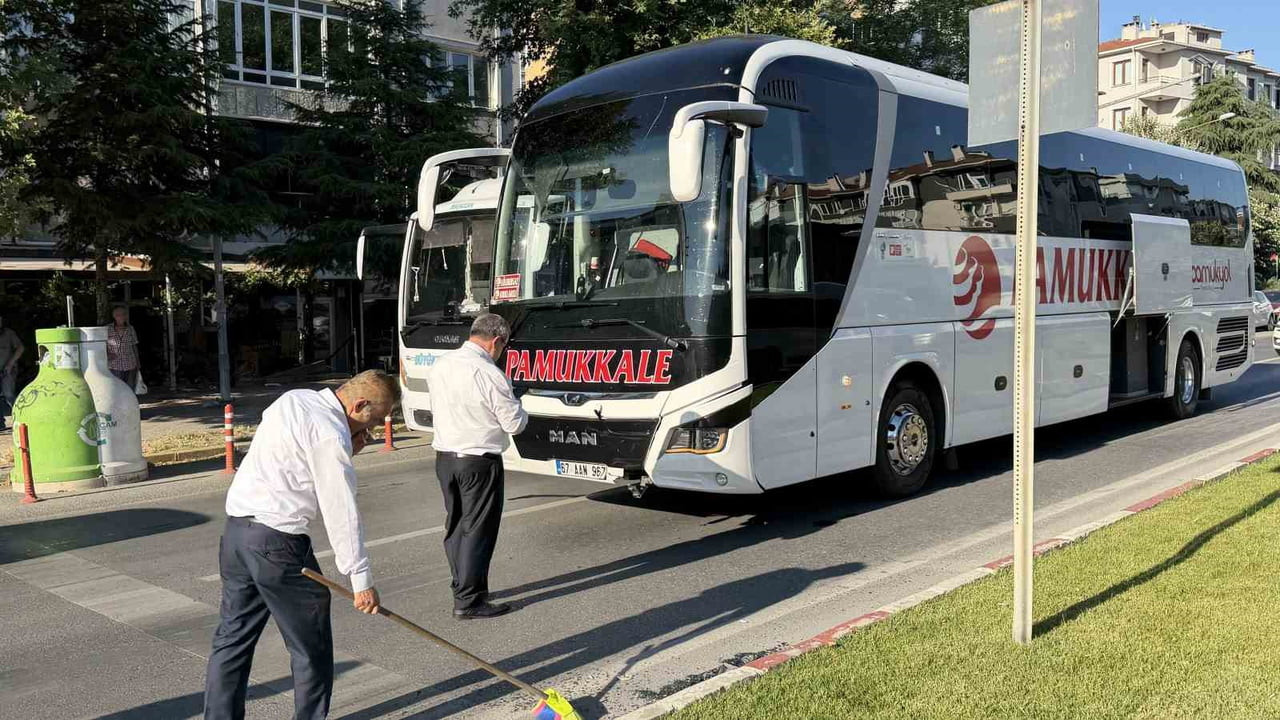 KIRKLARELİ’NİN LÜLEBURGAZ İLÇESİNDE YAYA GEÇİDİNDE YAVAŞLAYAN BİNEK OTOMOBİLE ARKADAN ÇARPAN YOLCU...