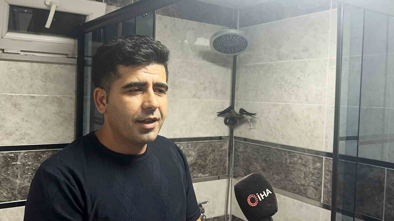KIRLANGIÇLARIN EV YAŞAMINA TAMAMEN UYUM SAĞLADIĞINI İFADE EDEN ENES YILMAZ, YAVRULARIN İLK UÇUŞ...
