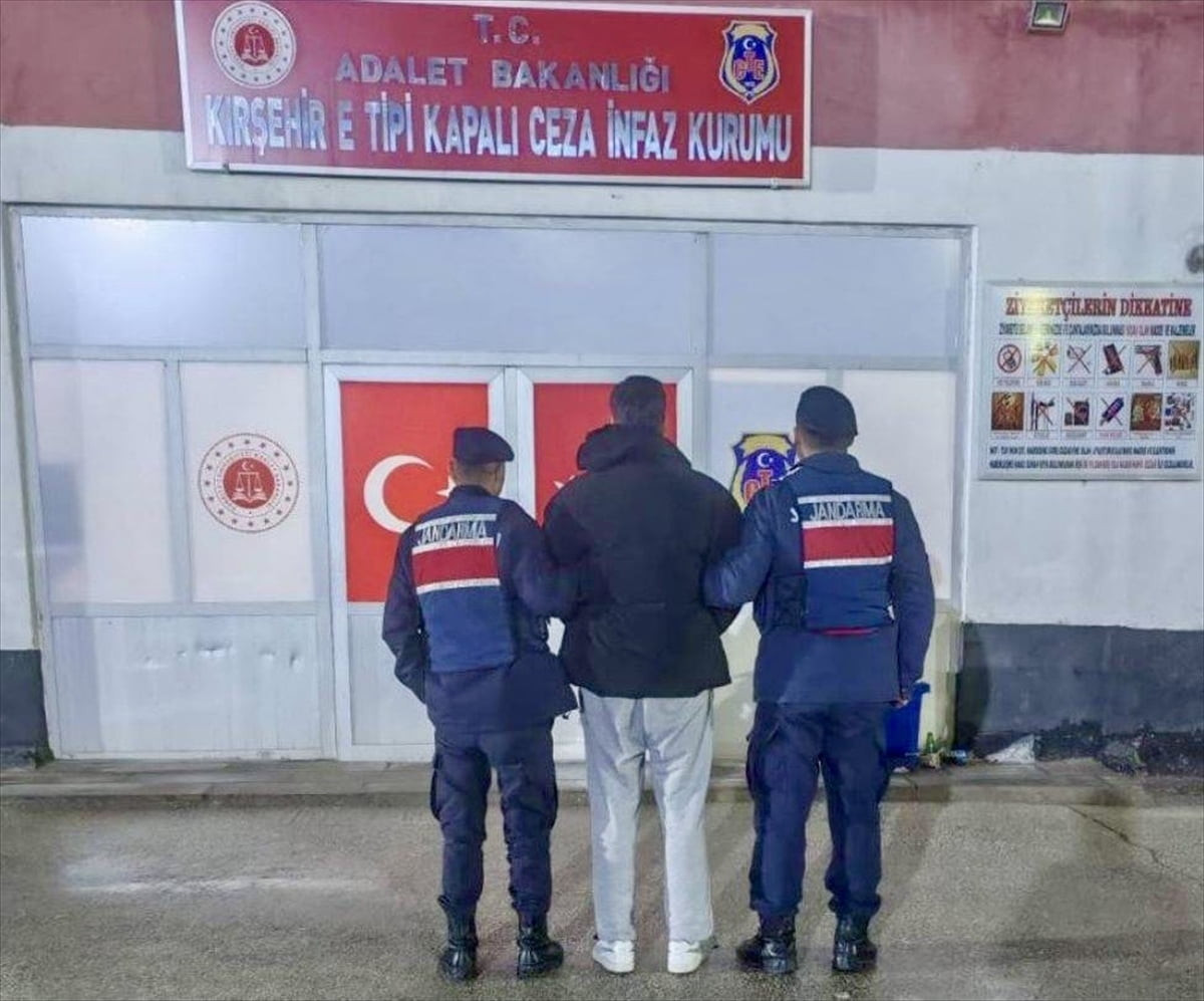 Kırşehir merkezli 3 ilde düzenlenen operasyonda, kişisel verileri ele geçirdikleri iddiasıyla...