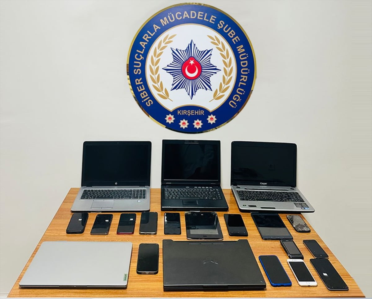 Kırşehir merkezli 9 ilde düzenlenen dolandırıcılık operasyonunda gözaltına alınan 16 şüpheli...