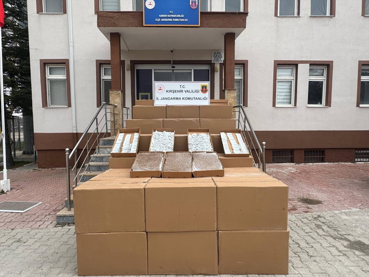 Kırşehir'de, 1 milyon 365 bin doldurulmuş kaçak makaron ele geçirildi, 2 zanlı gözaltına...