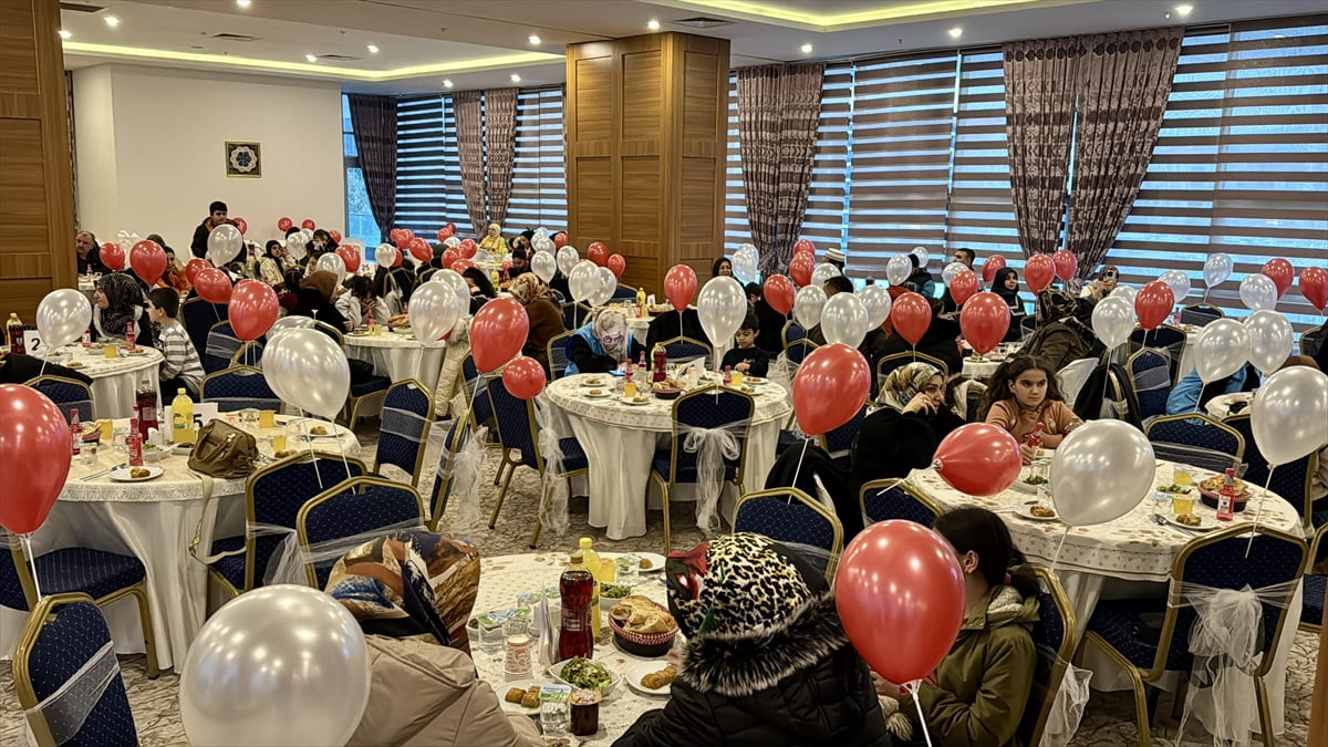 Kırşehir'de 114 yetim ve yakınları için iftar programı düzenlendi. İl Müftülüğü ve Türkiye Diyanet...