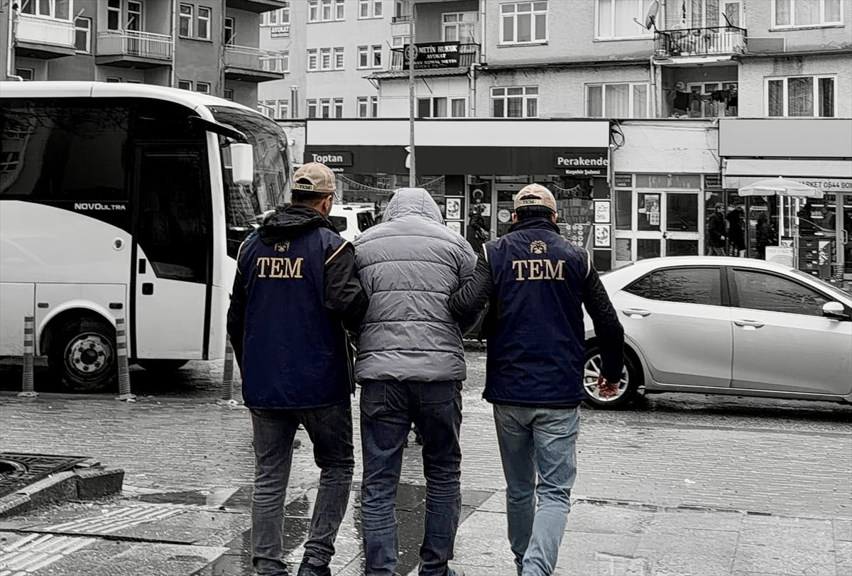 Kırşehir'de 6 yıl 3 ay kesinleşmiş hapis cezası bulunan firari Fetullahçı Terör Örgütü (FETÖ)...