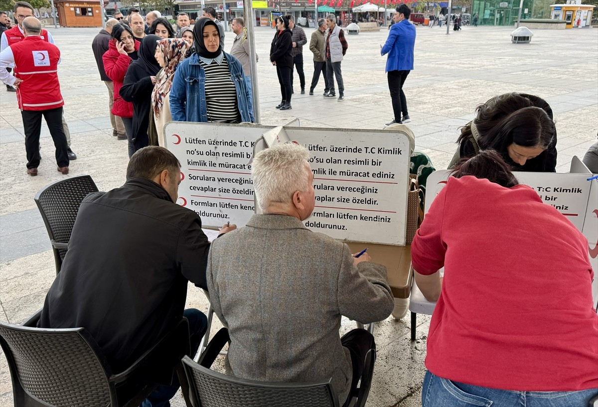 Kırşehir'de Cumhuriyet'in 102. yılı dolayısıyla başlatılan kampanya kapsamında bir günde 102 ünite...