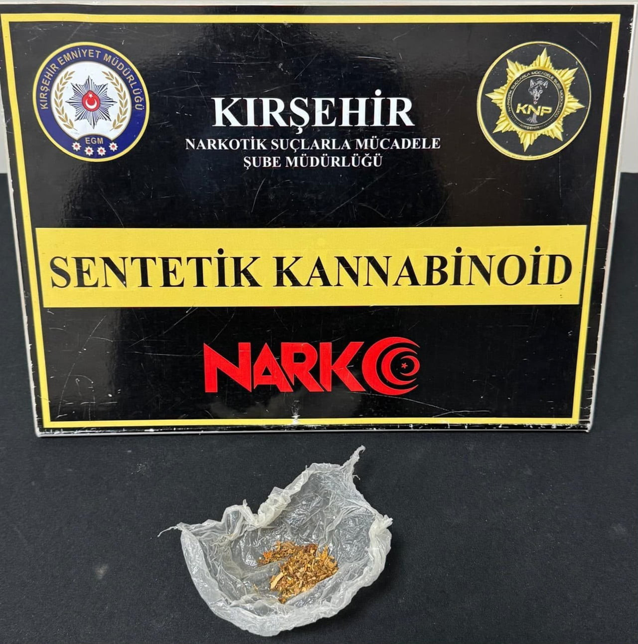 KIRŞEHİR'DE DÜZENLENEN UYUŞTURUCU OPERASYONUNDA 5 ŞÜPHELİ GÖZALTINA ALINDI.