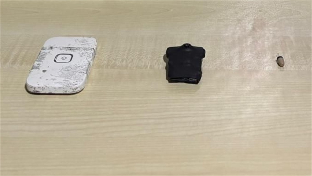 Kırşehir'de ehliyet sınavında kopya düzeneğiyle usulsüzlük yaptığı belirlenen şüpheli gözaltına...