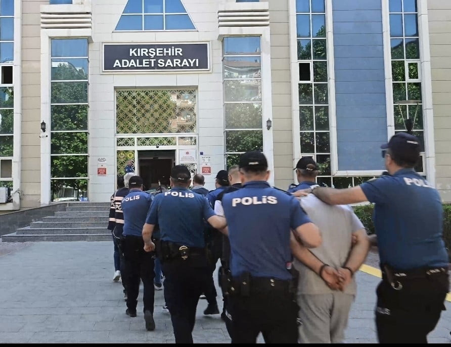 KIRŞEHİR'DE, ELEKTRONİK CİHAZ PARÇASI VE BAKIR KABLO HIRSIZLIĞINDAN DOLAYI ARANAN 5 KİŞİ...