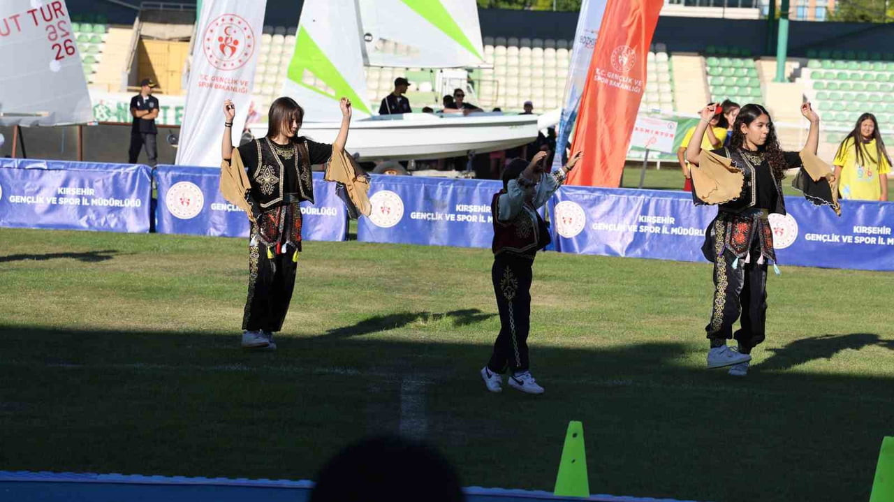 KIRŞEHİR'DE GENÇLİK VE SPOR BAKANLIĞI KOORDİNESİNDE DÜZENLENEN YAZ SPOR OKULLARI, 32 FARKLI...