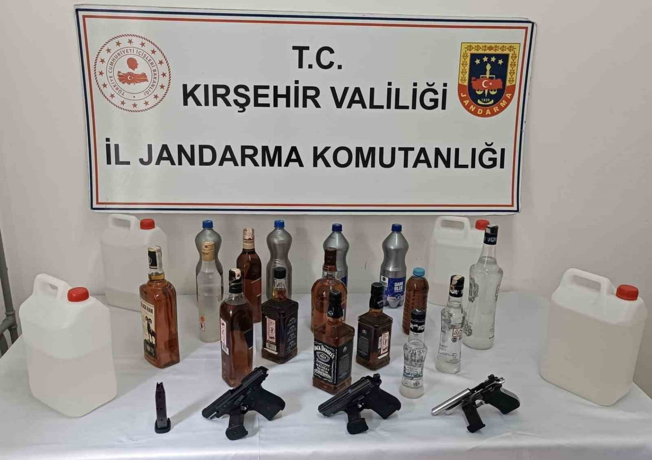 KIRŞEHİR'DE JANDARMA EKİPLERİ TARAFINDAN YAPILAN ÇALIŞMALARDA, 45 LİTRE KAÇAK ALKOL VE 3 RUHSATSIZ...
