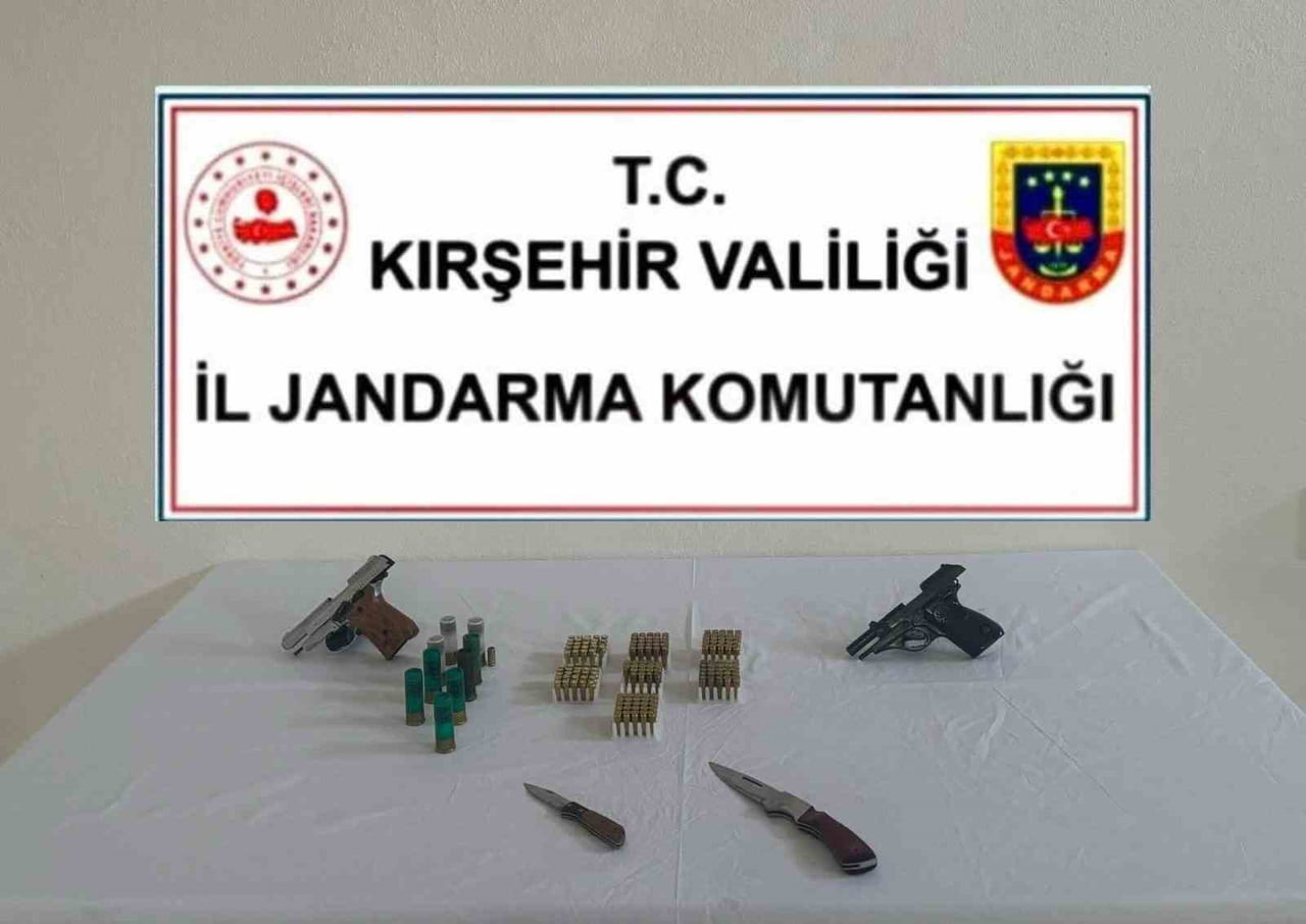 KIRŞEHİR'DE JANDARMA KOMUTANLIĞI EKİPLERİ RUHSATSIZ SİLAH OPERASYONU YAPTI.