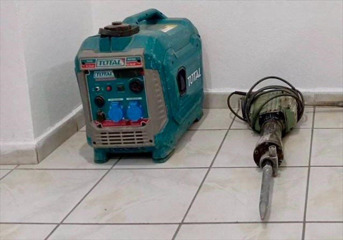 Kırşehir'de kırsal alanda izinsiz kazı yapan şüpheli gözaltına alındı. Yapılan aramada, yeraltı...