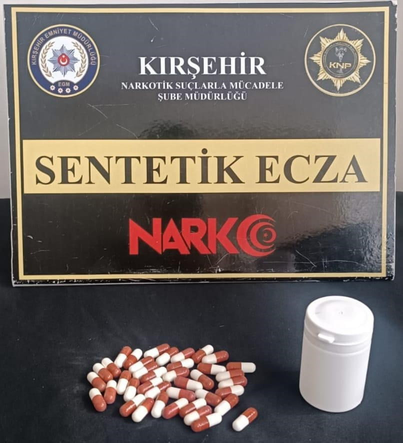 KIRŞEHİR'DE POLİS UYUŞTURUCU OPERASYONU DÜZENLEDİ 2 ŞÜPHELİ YAKALANDI.