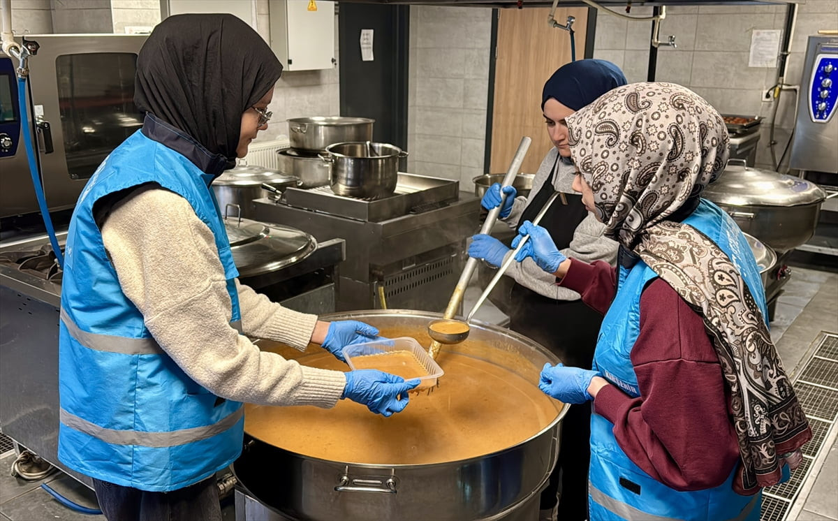 Kırşehir'de ramazanın kardeşlik, paylaşma ve dayanışma ruhuyla iyilikte yarışan üniversite...