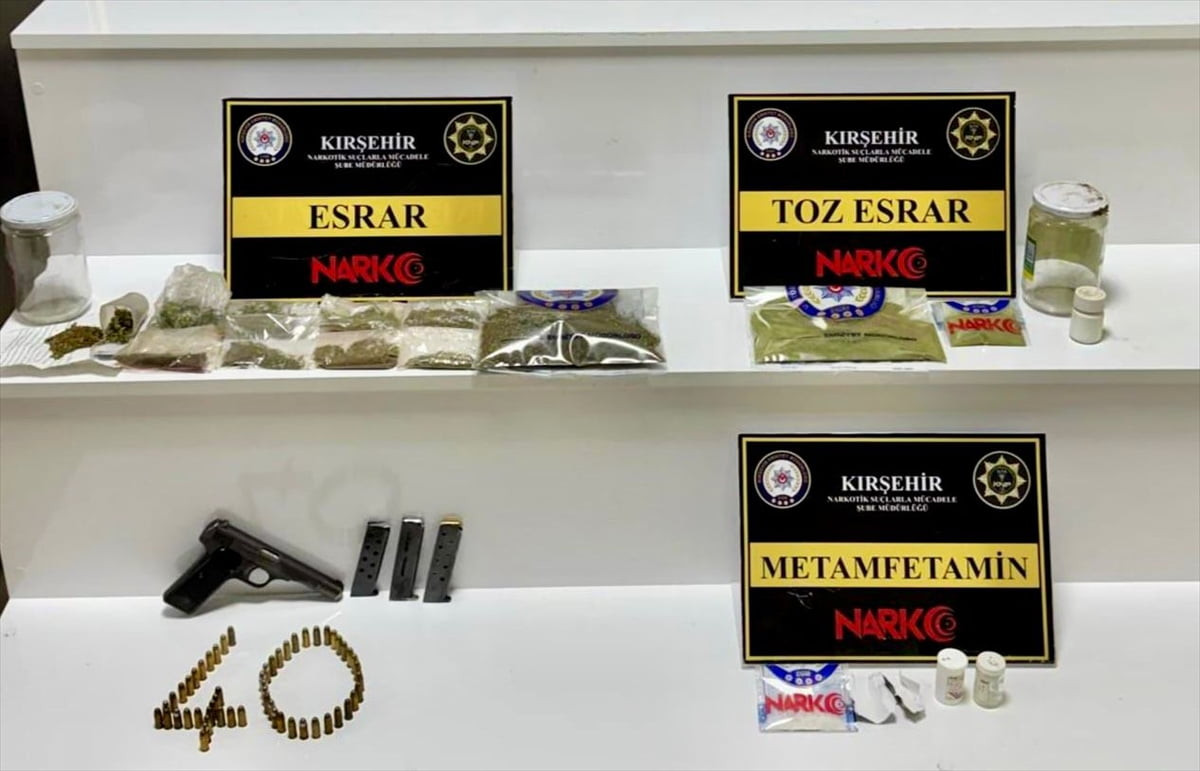 Kırşehir'de uyuşturucu ticareti yaptığı iddiasıyla gözaltına alınan zanlı tutuklandı. İş yerinde...