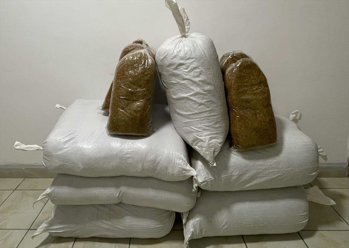Kırşehir'de yolcu otobüsünde 230 kilogram kaçak tütün ele geçirildi, 1 yolcu gözaltına...