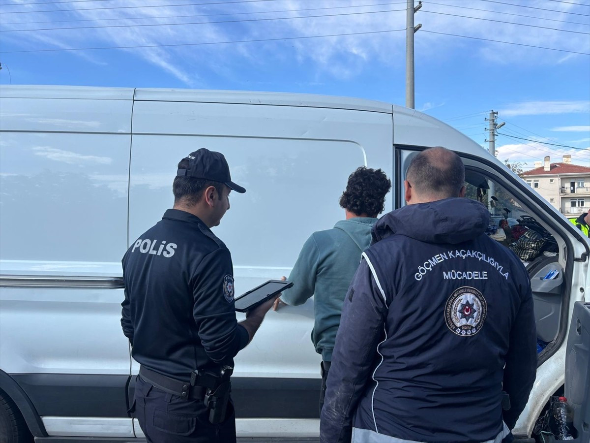 Kırşehir'de yurda yasa dışı yollarla girdiği belirlenen 8 düzensiz göçmen yakalandı.