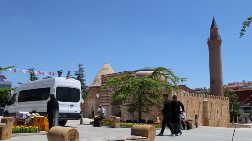 Kırşehir’de aşure almak isteyenler uzun kuyruklar oluşturdu