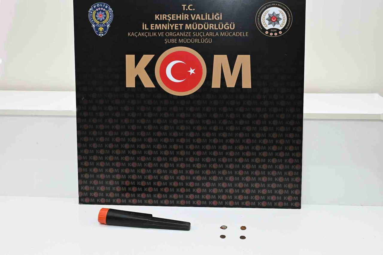 KIRŞEHİR’DE DÜZENLENEN OPERASYONDA TARİHİ ESER NİTELİĞİNDE OLDUĞU DEĞERLENDİRİLEN SİKKELER İLE...