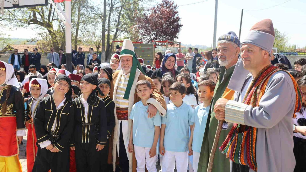 KIRŞEHİR’DE HIDIRELLEZ COŞKUSU, TEMSİLİ AHİ EVRAN, HACI BEKTAŞ VELİ VE YUNUS EMRE’NİN KATILIMIYLA...