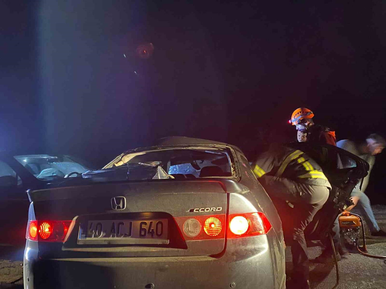 KIRŞEHİR’DE İKİ OTOMOBİLİN KARIŞTIĞI TRAFİK KAZASINDA 6 KİŞİ YARALANDI.