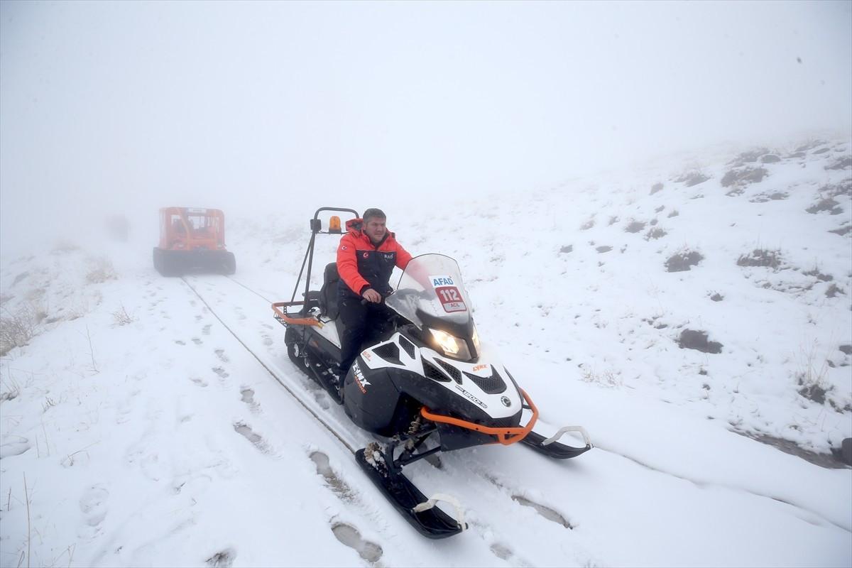 Kışın en zorlu geçtiği illerden Muş'ta görev yapan Afet ve Acil Durum (AFAD) İl Müdürlüğü...