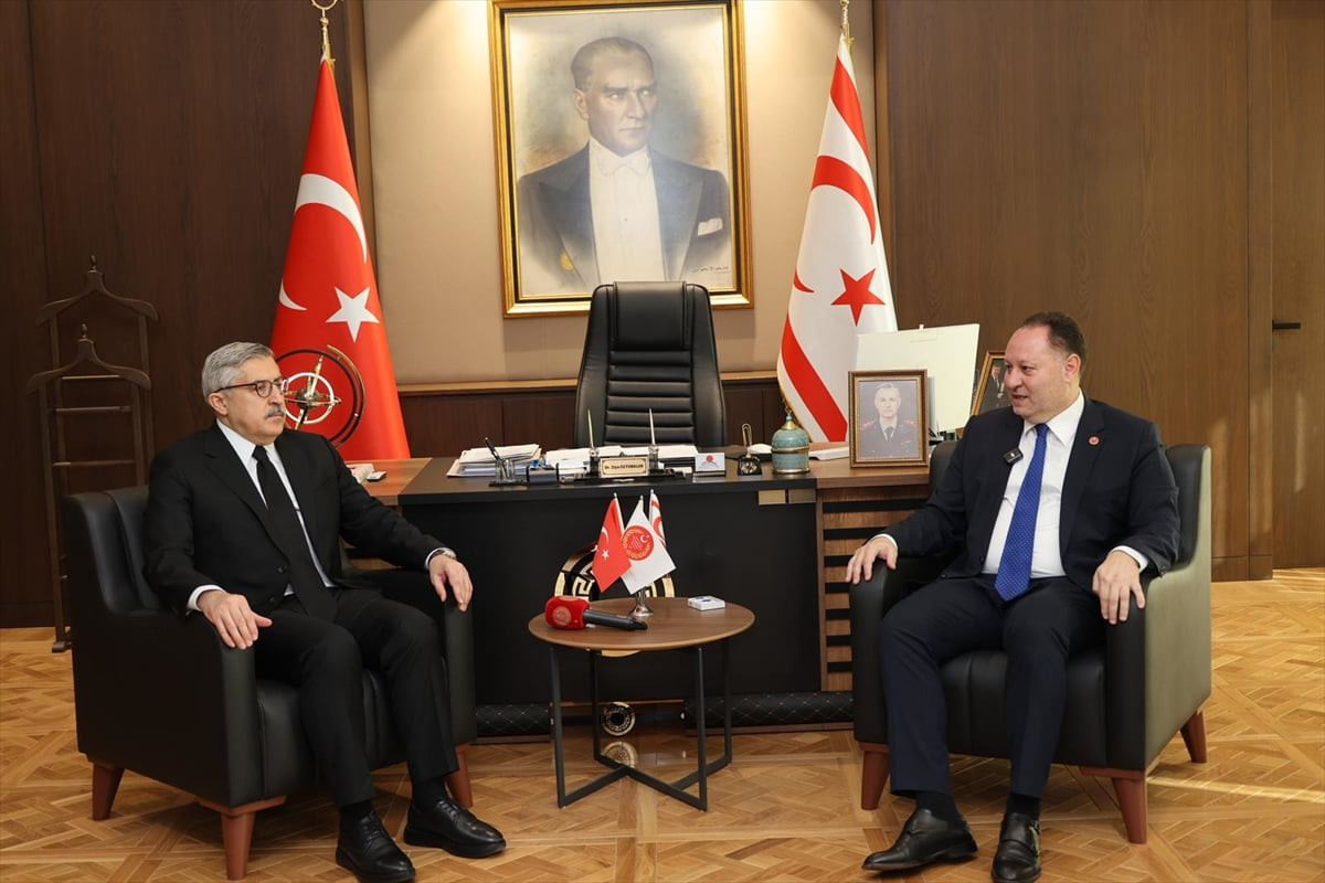 KKTC Cumhuriyet Meclisi Başkanı Ziya Öztürkler (sağda), AK Parti Genel Başkan Yardımcısı Hüseyin...