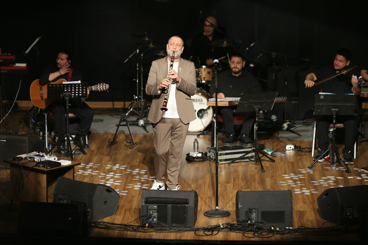 Klarnet sanatçısı Hüsnü Şenlendirici, Karabük'ün Safranbolu ilçesinde konser verdi. Leyla Dizdar...