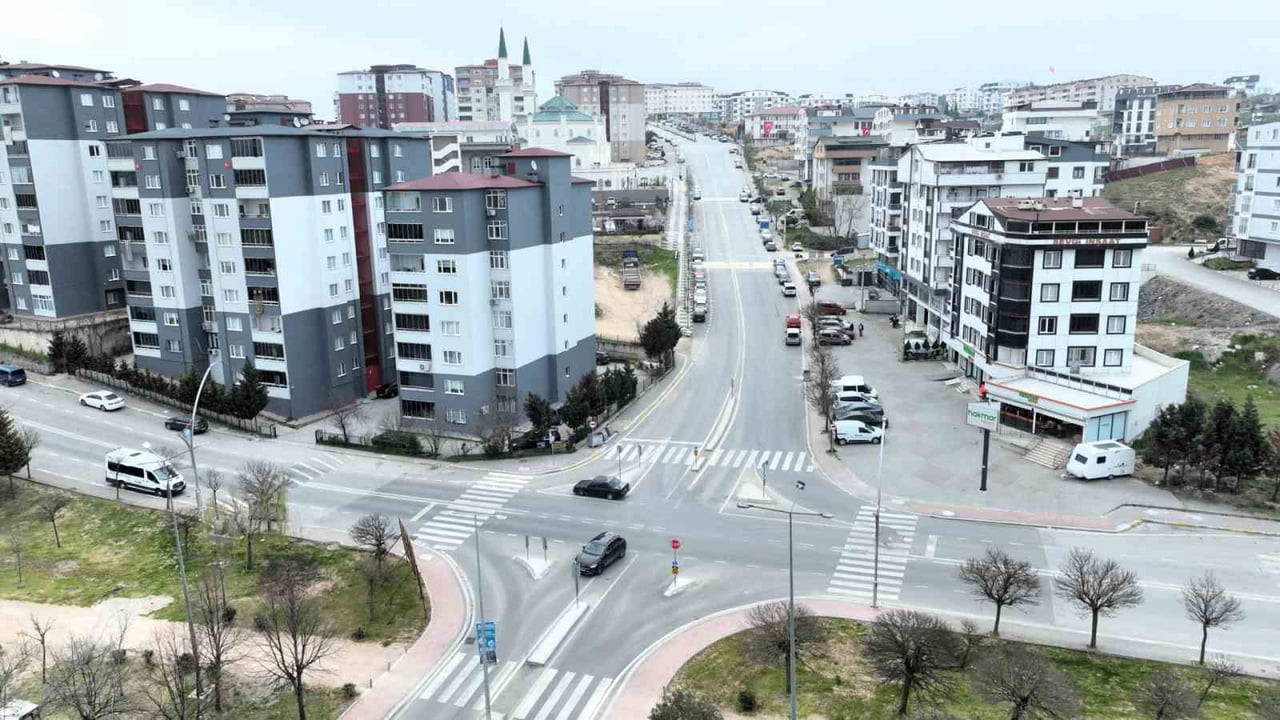 KOCAELİ BÜYÜKŞEHİR BELEDİYESİ, ULAŞIM AĞINI GÜÇLENDİRMEK VE TRAFİK GÜVENLİĞİNİ ARTIRMAK AMACIYLA...