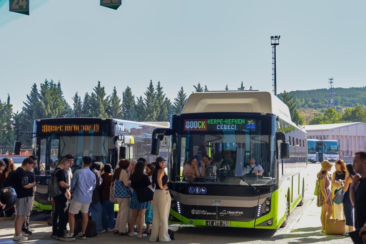 KOCAELİ BÜYÜKŞEHİR BELEDİYESİ, YAZ SEZONUNUN GELMESİYLE BİRLİKTE VATANDAŞLARIN KANDIRA'NIN MAVİ...