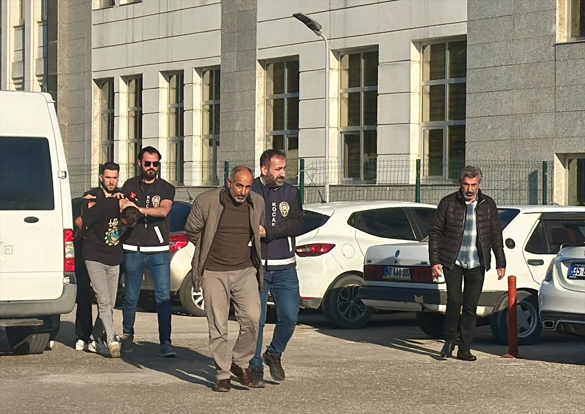 Kocaeli merkezli 11 ilde, internet üzerinden verdikleri sahte bungalov ilanlarıyla vatandaşları...