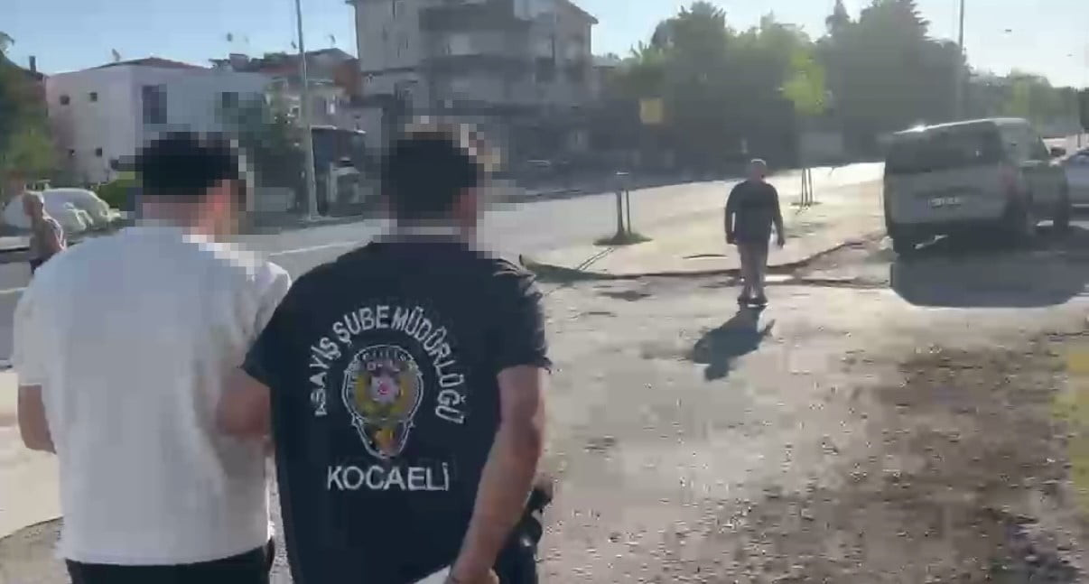 KOCAELİ POLİSİNİN DÜZENLEDİĞİ OPERASYONLA, HAKKINDA 21 YIL 3 AY KESİNLEŞMİŞ HAPİS CEZASI BULUNAN...