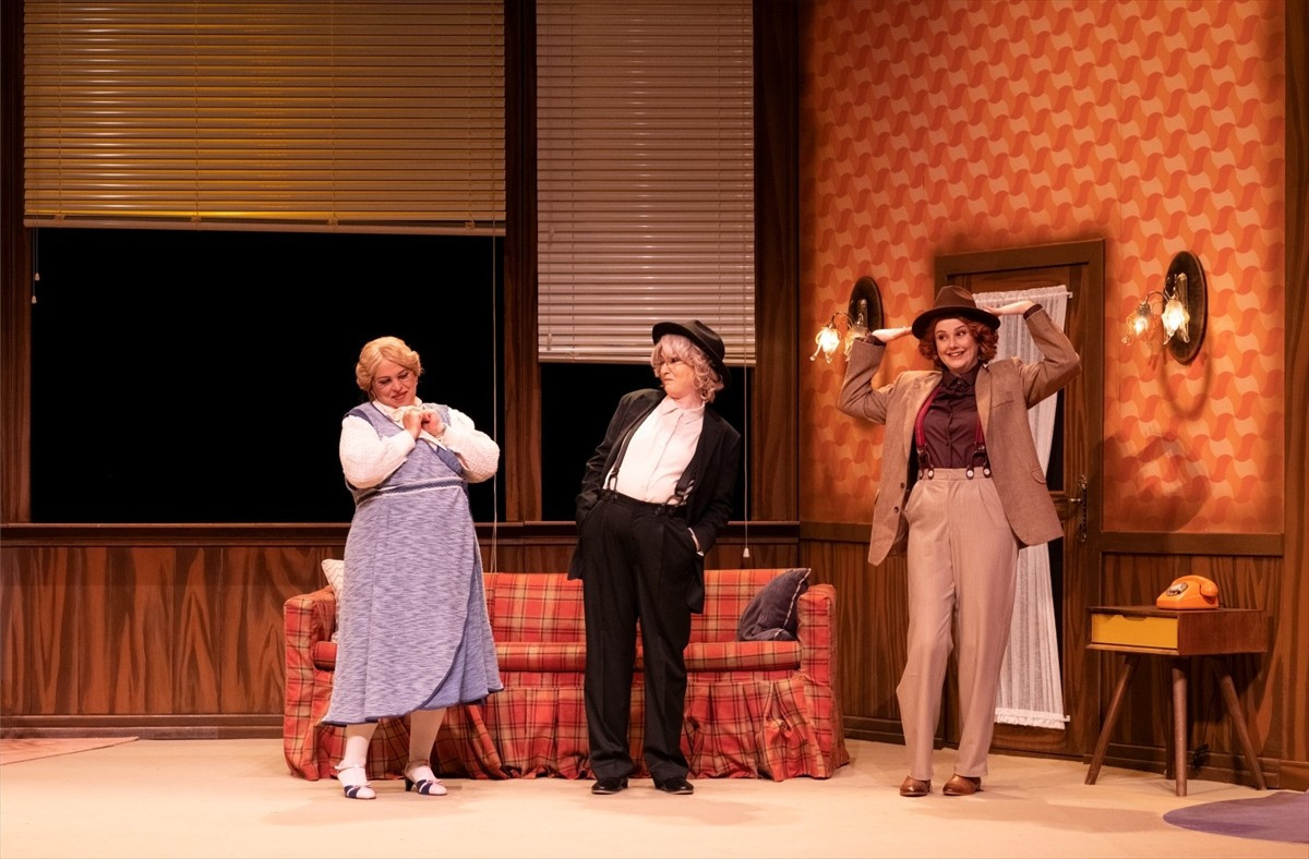 Kocaeli Şehir Tiyatrolarının "Üç Jokerli Konken" oyunu, Berlin Türk-Alman Tiyatro Festivali'nde...