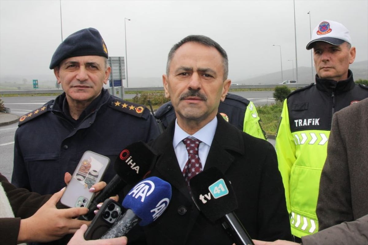 Kocaeli Valisi İlhami Aktaş, kentte Ramazan Bayramı trafiği tedbirlerine yönelik incelemelerde...