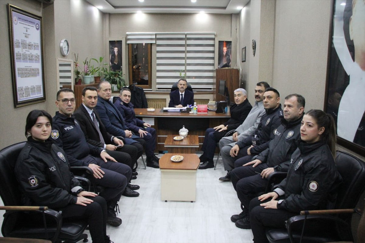 Kocaeli Valisi İlhami Aktaş, yeni yıla görev başında giren güvenlik güçlerini ziyaret etti.