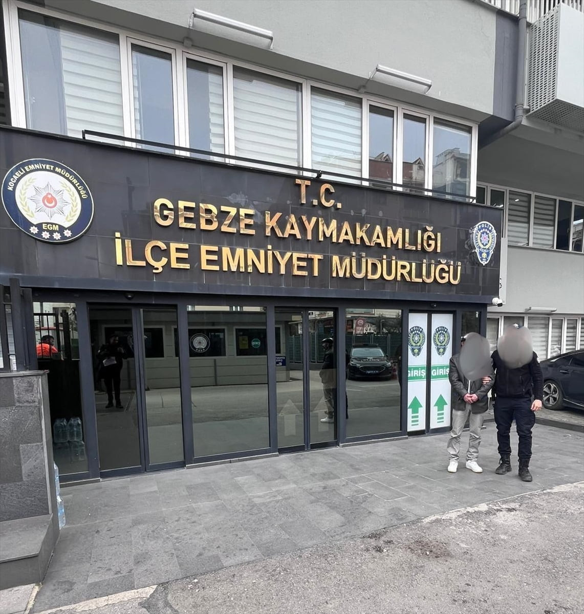 Kocaeli'de 23 yıl 2 ay kesinleşmiş hapis cezasıyla aranan firari hükümlü yakalandı.