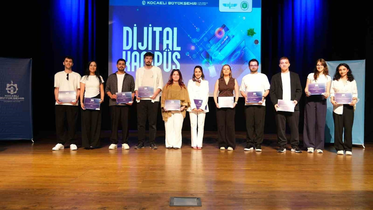 KOCAELİ'DE DİJİTAL KAMPÜS EĞİTİM PROGRAMLARI’NI BAŞARIYLA TAMAMLAYAN 237 GENÇ, DÜZENLENEN TÖRENLE...