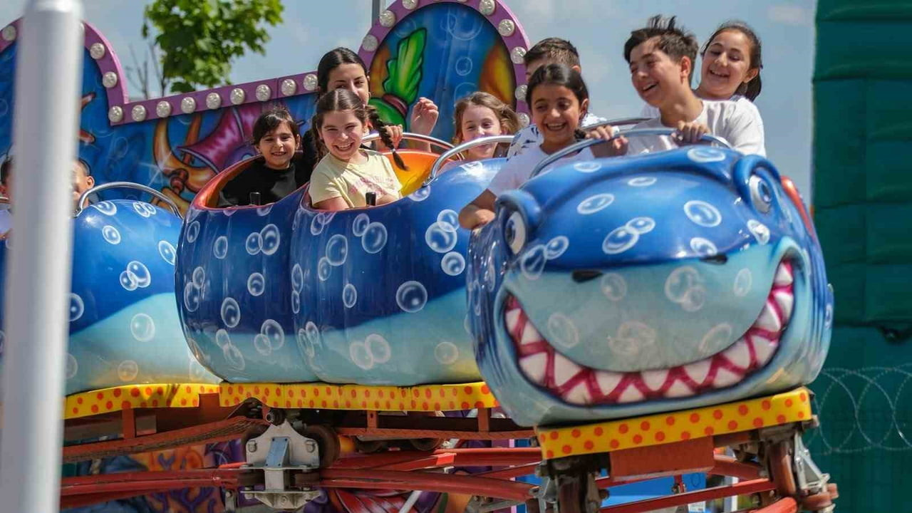 KOCAELİ'DE DÜZENLENEN KARNEVAL ÇOCUK ŞENLİĞİ KAPSAMINDA ÜCRETSİZ HİZMET VEREN AKVARYUM VE...