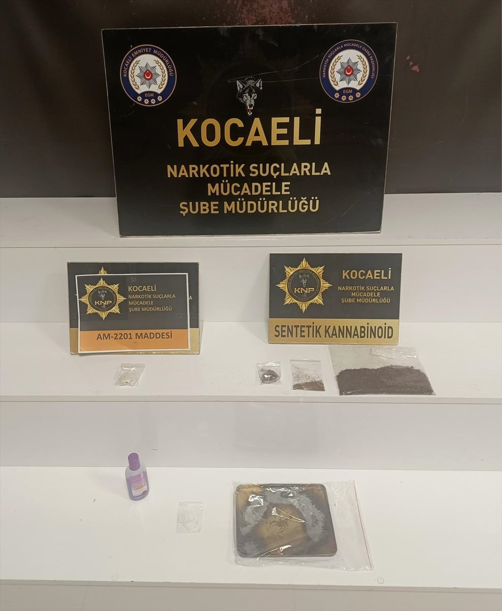 Kocaeli'de düzenlenen uyuşturucu operasyonlarında yakalanan 11 şüpheliden 4'ü tutuklandı....