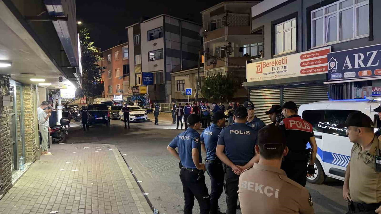 KOCAELİ'DE İKİ GRUP ARASINDA ÇIKAN TARTIŞMA SİLAHLI KAVGAYA DÖNÜŞTÜ. AÇILAN ATEŞTE BİRİ YOLDAN...