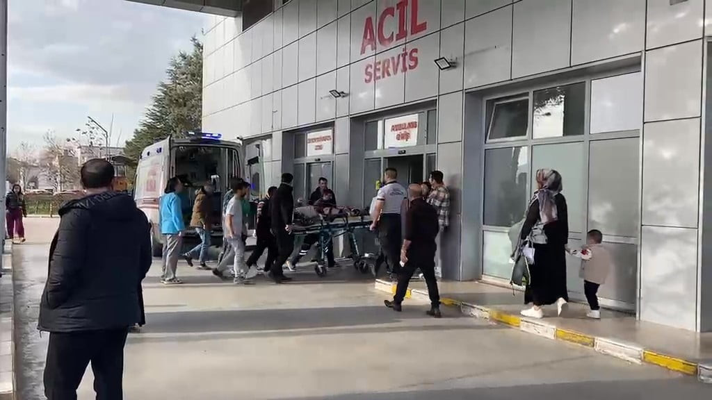 KOCAELİ'DE İNŞAATTA ÇALIŞAN 2 İŞÇİ, DENGELERİNİ KAYBETMELERİ NETİCESİNDE İSKELEDEN DÜŞEREK...