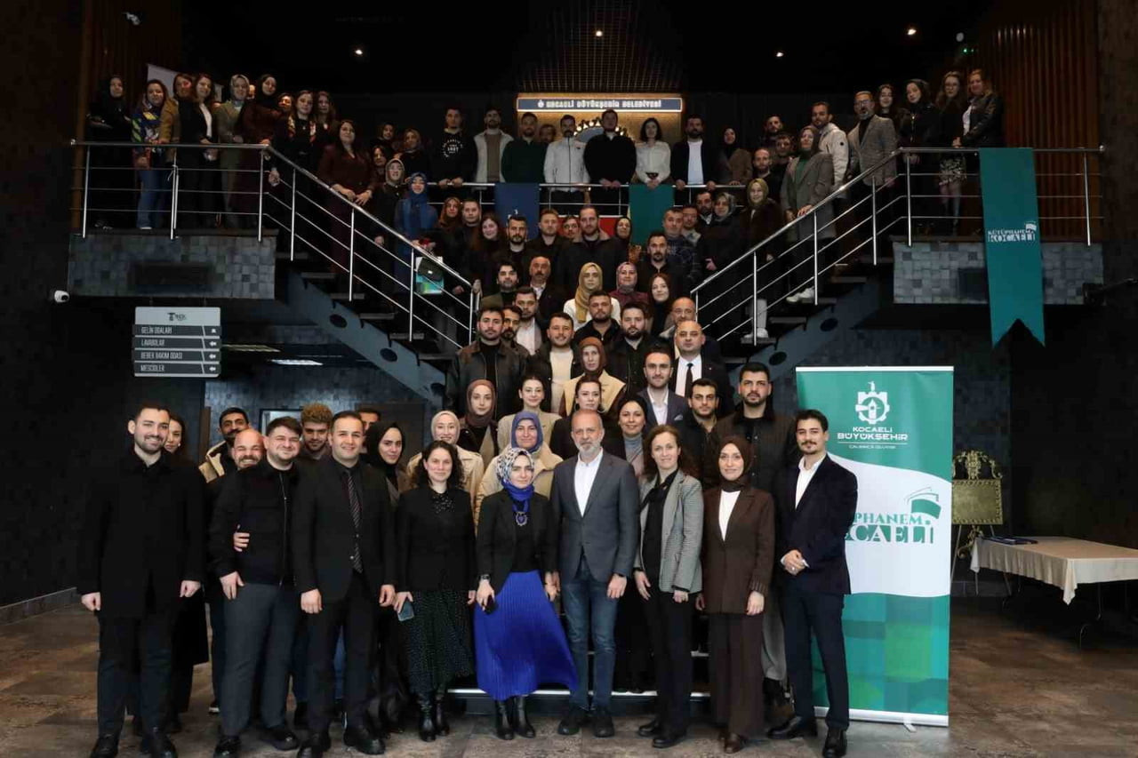 KOCAELİ'DE KÜTÜPHANELERDE ÇALIŞAN PERSONELLER İÇİN DÜZENLENEN MOTİVASYON PROGRAMINDA ÇALIŞANLAR...