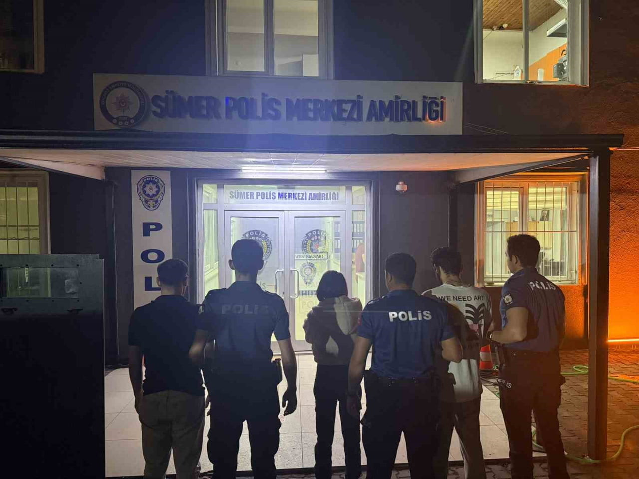 KOCAELİ'DE POLİS EKİPLERİNCE DURDURULAN BİR ARAÇTA YAPILAN ARAMADA 81,49 GRAM METAMFETAMİN VE 40...
