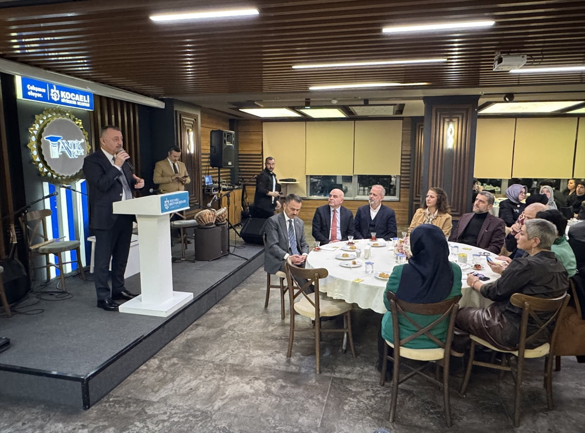 Kocaeli'de Somut Olmayan Kültürel Miras Taşıyıcısı sanatçılar, düzenlenen iftar programında bir...