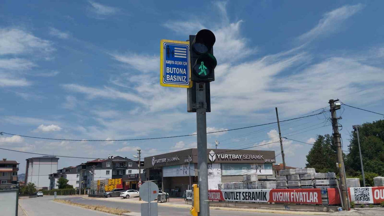 KOCAELİ'DE TRAFİK AKIŞININ KESİNTİSİZ VE GÜVENLİ ŞEKİLDE SÜRDÜRÜLMESİ AMACIYLA 269 KAVŞAKTAKİ...
