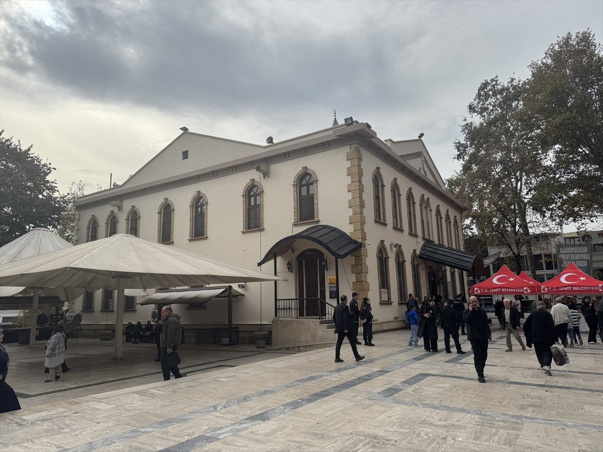 Kocaeli'de, Türkiye Cumhuriyetinin kurucusu Büyük Önder Mustafa Kemal Atatürk ve şehitler için...