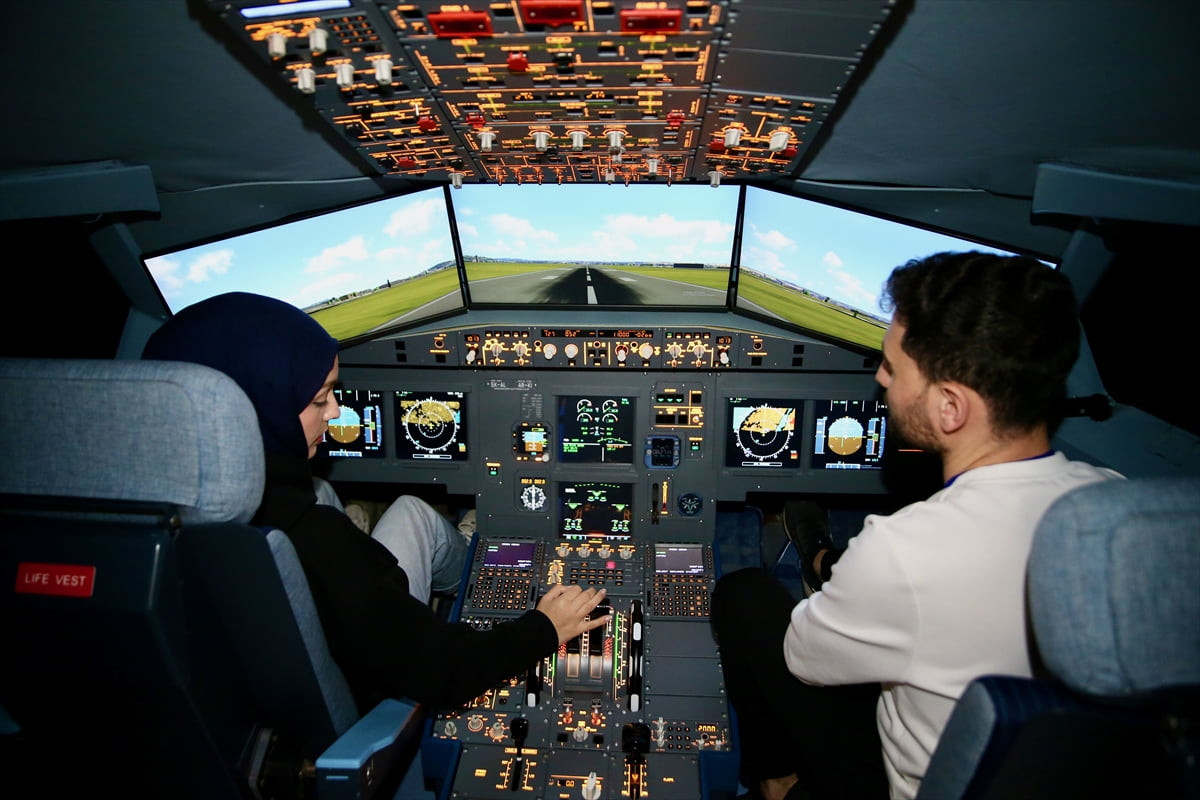 Kocaeli'de uçuş ömrünü tamamlamış uçak, bilim merkezine dönüştürülerek havacılık meraklılarının...