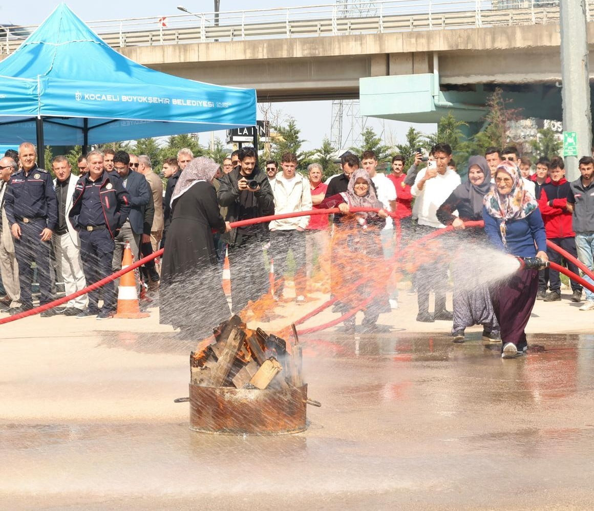 KOCAELİ'E KIRSAL MAHALLELERDE GÖREV ALAN GÖNÜLLÜ İTFAİYECİLER, ALDIKLARI EĞİTİMLERLE YANGINLARA...